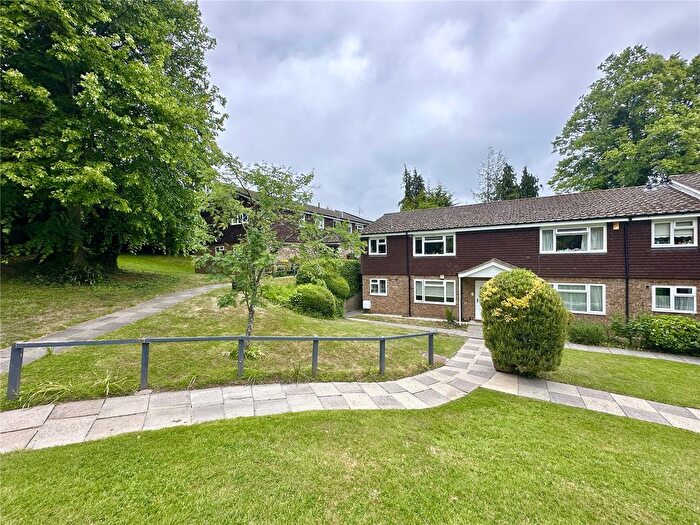 2 Bedroom Maisonette To Rent In Woodfield Road, Radlett, Hertfordshire, WD7