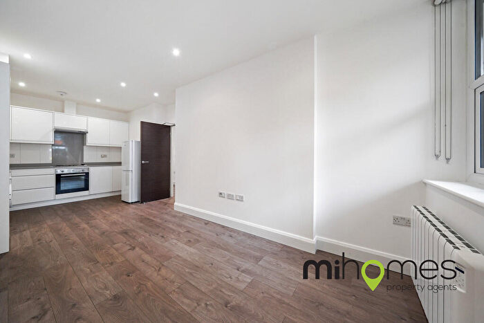 2 Bedroom Apartment To Rent In Key Point, Potters Bar, EN6