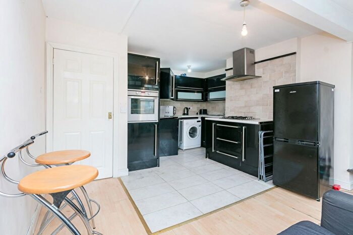 3 Bedroom Flat To Rent In Essex Road, London, N1