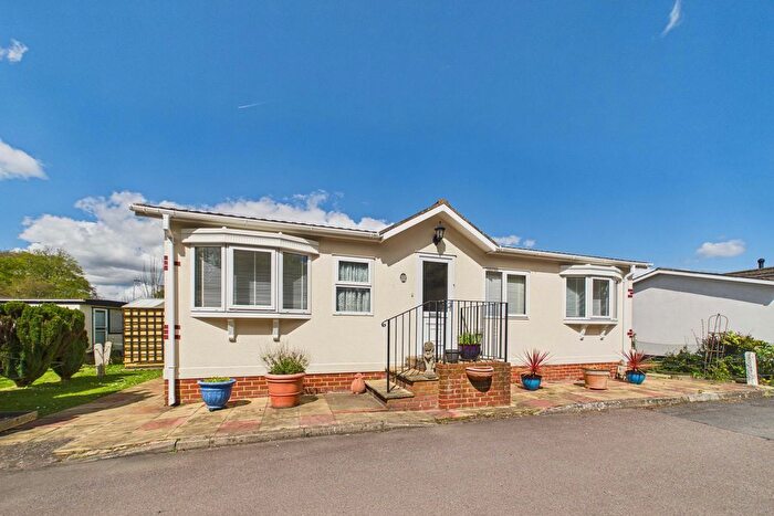 2 Bedroom Mobile/park Home For Sale In Boxhill Road, Tadworth, KT20