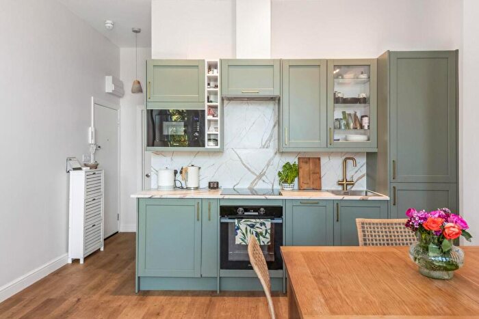 2 Bedroom Apartment For Sale In Venner Road, Sydenham, London, SE26