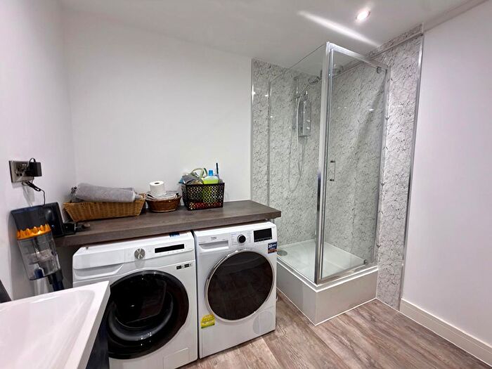 3 Bedroom Semi-Detached House For Sale In Beech Grove, Stamford, PE9