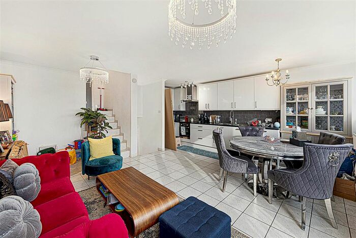2 Bedroom Flat To Rent In Semley Place, London, SW1W