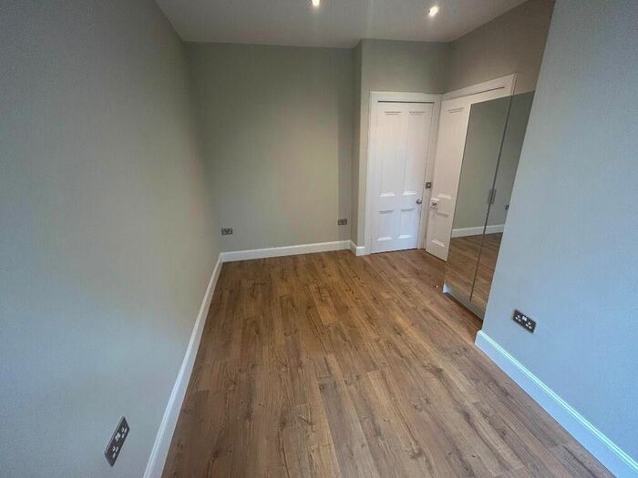 2 Bedroom Flat To Rent In London, London, W8