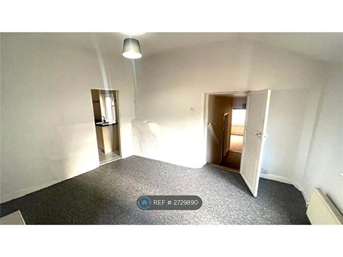 2 Bedroom Flat To Rent In Winner Street, Paignton, TQ3