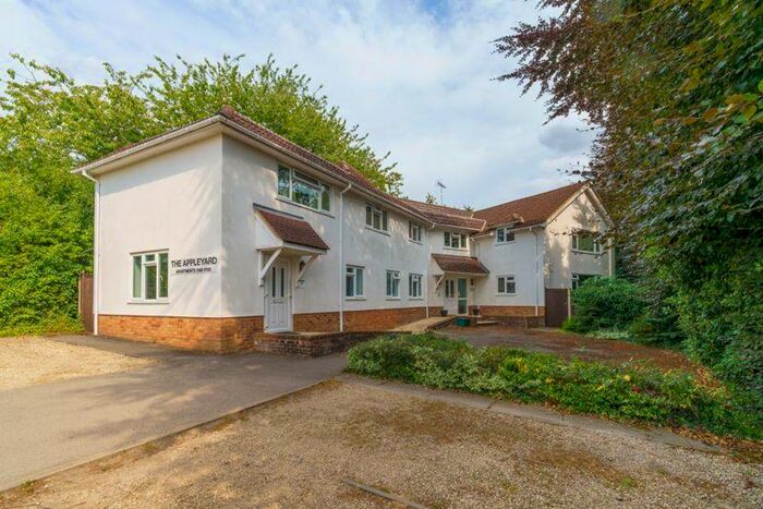 1 Bedroom Ground Flat To Rent In Bramble Lane, Amersham, HP7