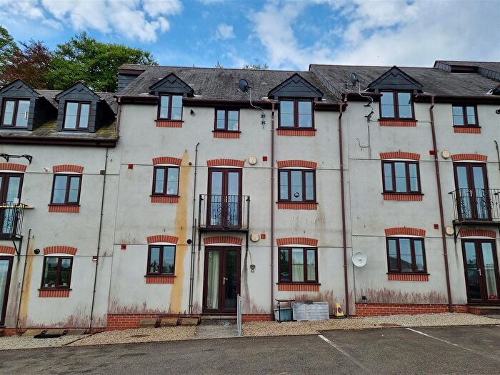 2 Bedroom Flat For Sale In Okehampton Road, Launceston, PL15