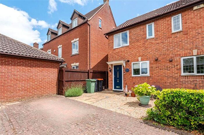 2 Bedroom Semi-Detached House For Sale In Badgers Gate, Dunstable, Beds, LU6