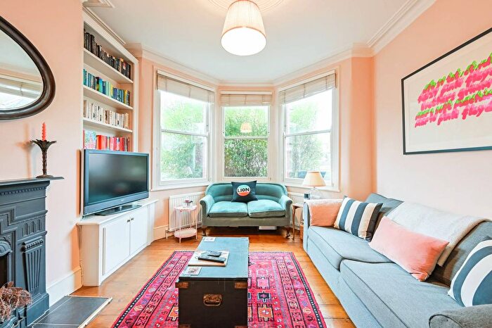 1 Bedroom Flat To Rent In Kirkstall Avenue, Tottenham, London, N17