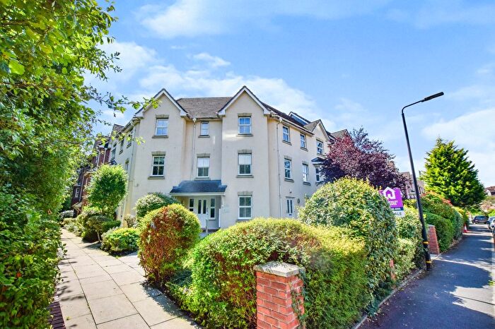 2 Bedroom Flat To Rent In Kentmere Road, Timperley, Altrincham, Greater Manchester, WA15