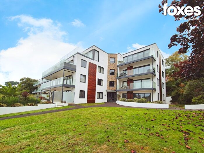 2 Bedroom Flat To Rent In Wykeham Lodge, Chaddesley Glen, Poole, Dorset, BH13