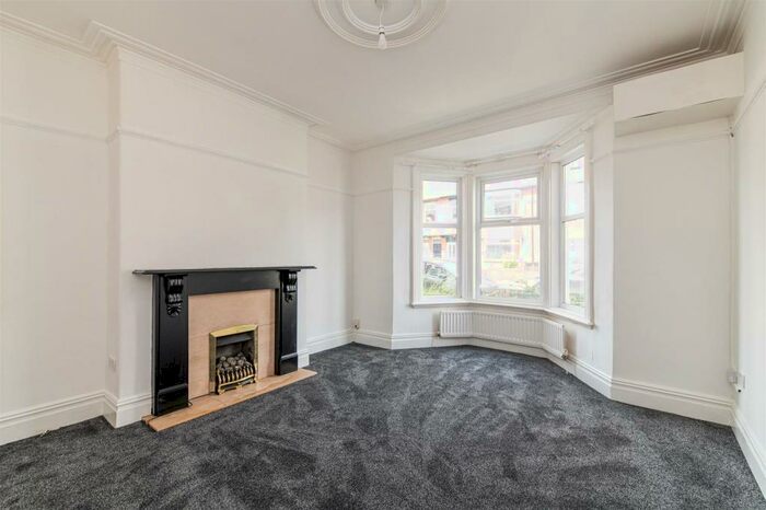 2 Bedroom Flat To Rent In Biddlestone Road, Heaton, Newcastle Upon Tyne, NE6