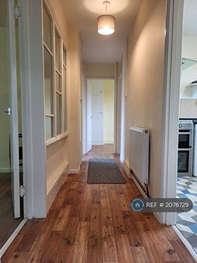 2 Bedroom Flat To Rent In New Barn Avenue, Cheltenham, GL52