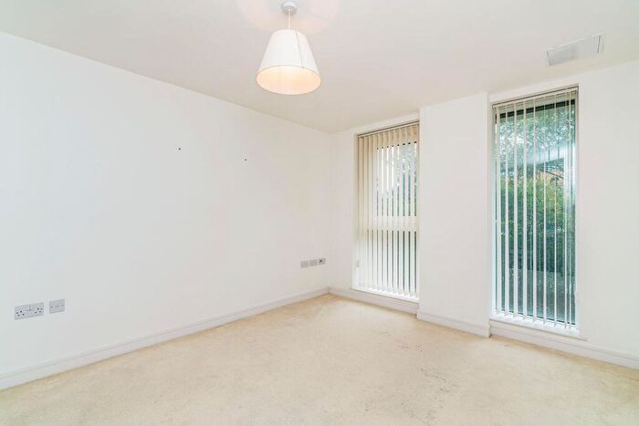 2 Bedroom Apartment To Rent In Sapphire Court, Ocean Village, SO14