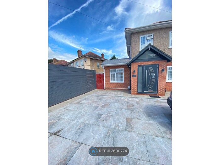 Studio To Rent In Byron Way, Hayes, UB4