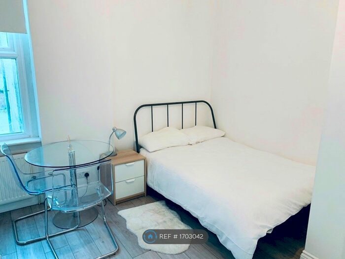 Studio To Rent In , New Southgate, N11