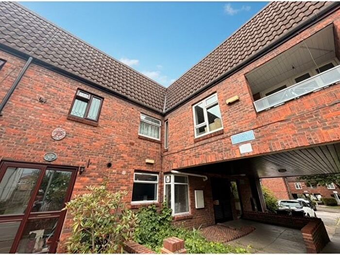 2 Bedroom Flat For Sale In Easton End, Basildon, Essex, SS15