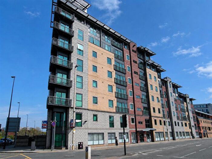 2 Bedroom Apartment To Rent In City Point, Chapel Street, Salford, M3