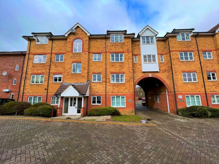 2 Bedroom Flat To Rent In Yukon Road, Broxbourne, EN10