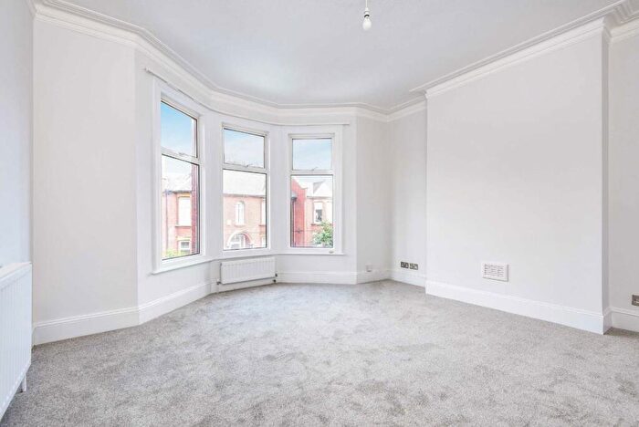 3 Bedroom Flat To Rent In Radbourne Road, Balham, SW12