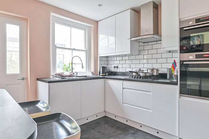 3 Bedroom Terraced House To Rent In Manchester Road, Isle Of Dogs, London, E14