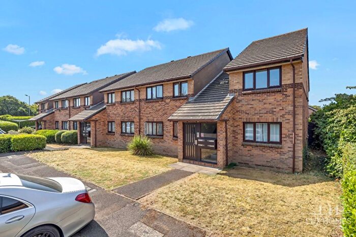 1 Bedroom Flat For Sale In Berry Close, Hornchurch, RM12