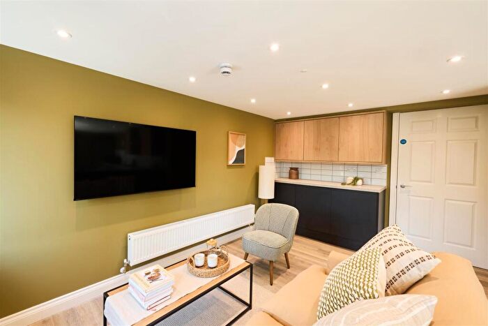 3 Bedroom Flat To Rent In High Street, Exeter, EX4