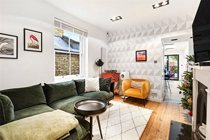 2 Bedroom Flat To Rent In Queensmill Road, London, SW6