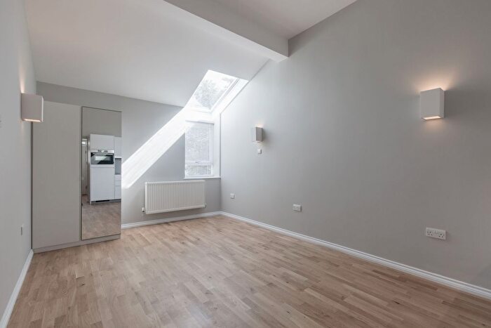 Studio To Rent In Russell Road, London, N13
