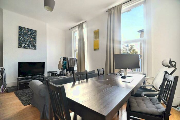 3 Bedroom Apartment To Rent In Highbury Park, London, N5