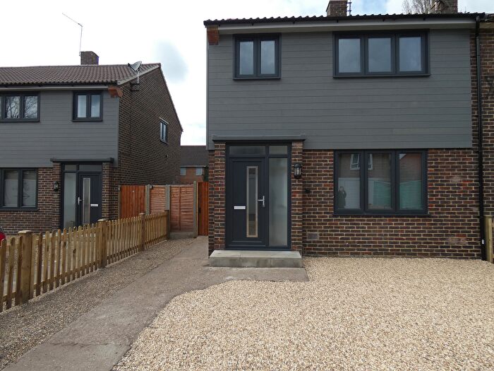 3 Bedroom Property To Rent In Spencer Close, Sheerwater, GU21