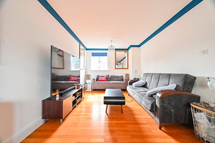 2 Bedroom Flat For Sale In Peninsula Court, Isle Of Dogs, London, E14