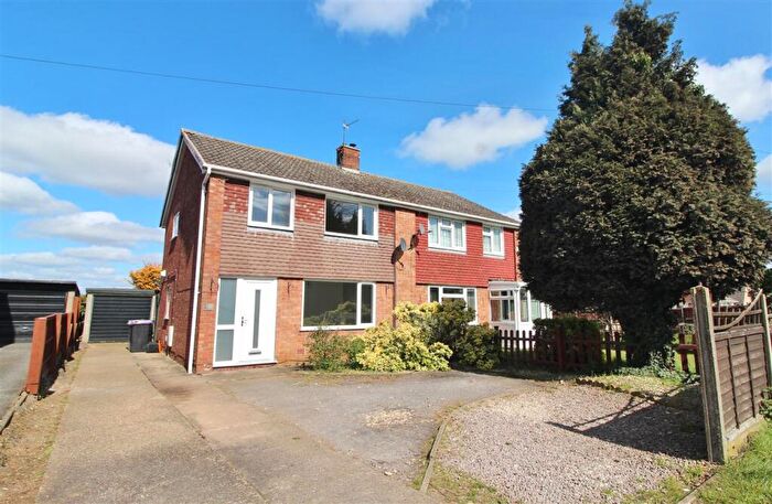 3 Bedroom Semi Detached House For Sale In Dysart Road, Grantham, NG31