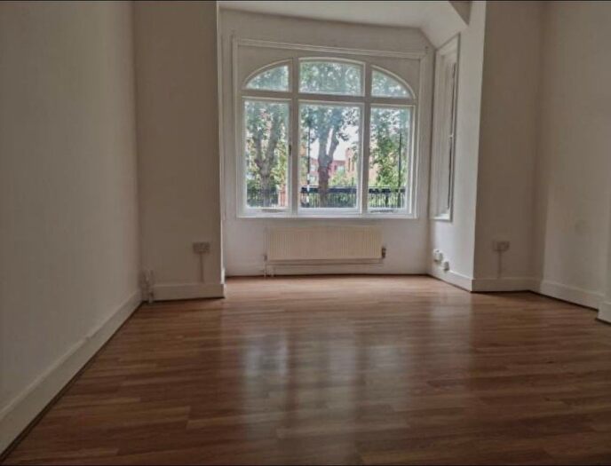 2 Bedroom Flat To Rent In East Dulwich Grove, London, London, SE22
