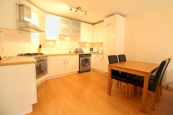 2 Bedroom Flat To Rent In Bothwell Road, Aberdeen, AB24