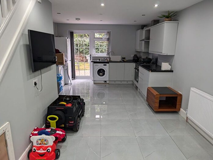 2 Bedroom Semi-Detached House To Rent In Mill Lane, Horton, Slough, SL3