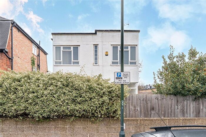2 Bedroom Flat To Rent In Second Cross Road, Twickenham, TW2