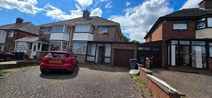 4 Bedroom Semi-Detached House To Rent In Flaxley Road, Birmingham, B33