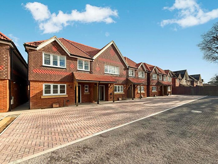 4 Bedroom Town House For Sale In Woking, GU22