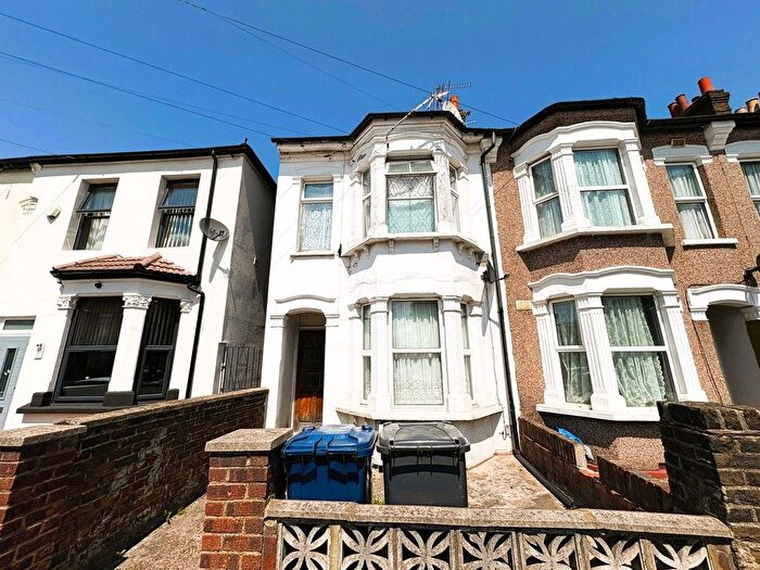 2 Bedroom Maisonette To Rent In Dudley Road, Southall, UB2