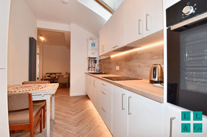 3 Bedroom Flat To Rent In Broad Street, Penryn, TR10