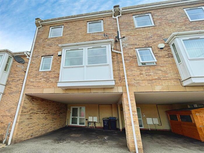3 Bedroom Town House To Rent In Highgate Mews, Blackhill, Consett, DH8