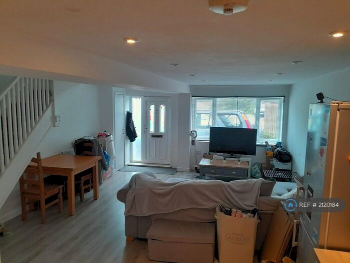 2 Bedroom Maisonette To Rent In Chyngton Road, Seaford, BN25