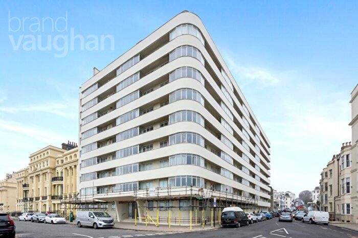 2 Bedroom Flat To Rent In Embassy Court, Kings Road, Brighton, BN1