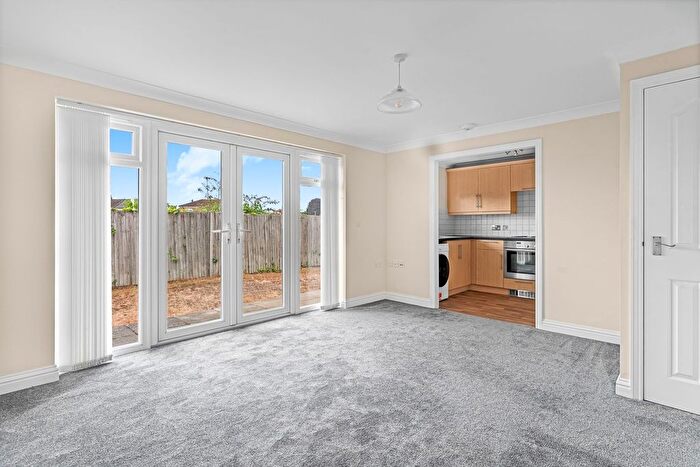 1 Bedroom Flat For Sale In Staines Road West, Ashford, TW15