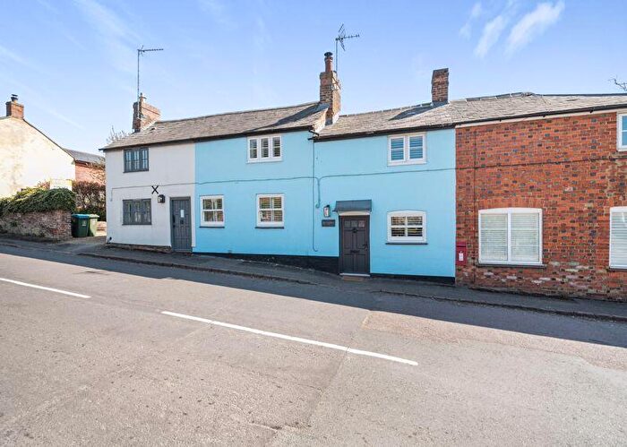 2 Bedroom Terraced House For Sale In Jackdaws Buckingham Road, Buckingham, MK18