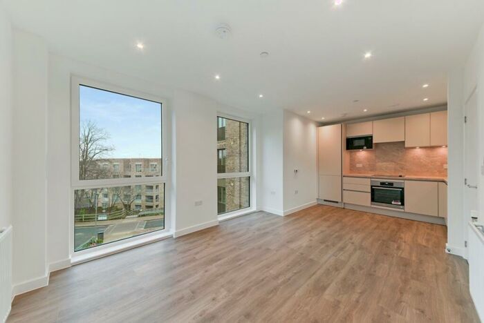 2 Bedroom Flat To Rent In Ridgeway Views London, NW7