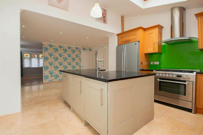 4 Bedroom Link Detached House To Rent In Padstow Avenue, Fishermead, Milton Keynes, MK6