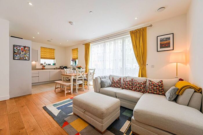 2 Bedroom Flat For Sale In Rennie Street, North Greenwich, London, SE10