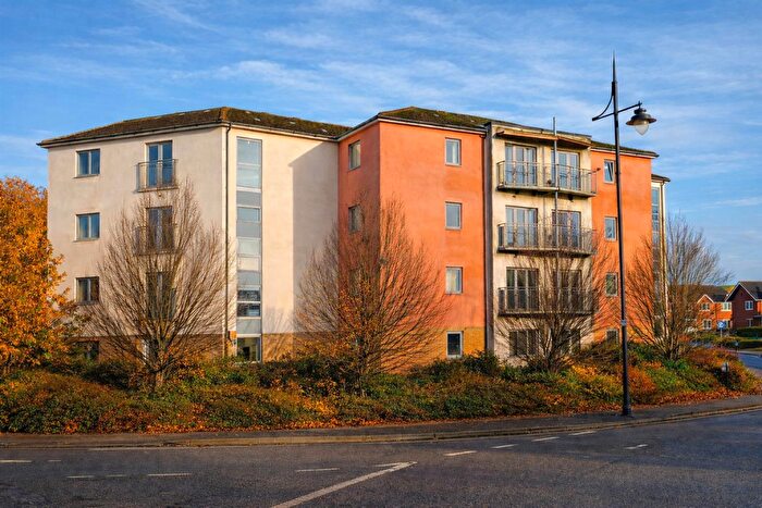 2 Bedroom Flat To Rent In Rhodfa'r Gwagenni, Barry, CF63